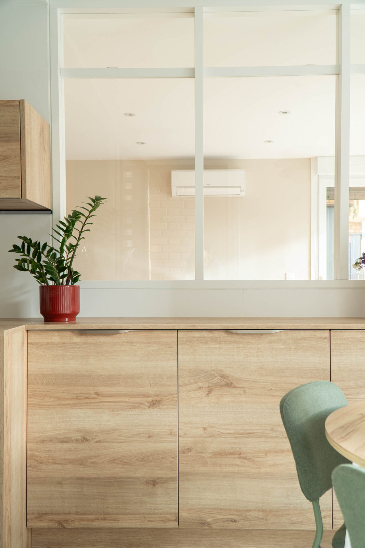 Reforma integral con divisiones de vidrio