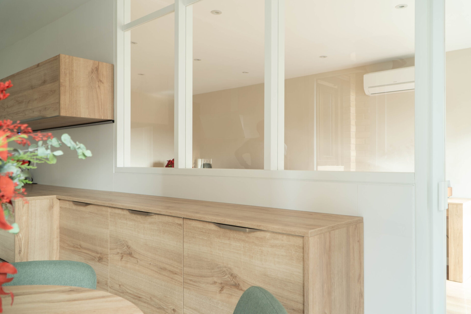 Reforma integral con divisiones de vidrio