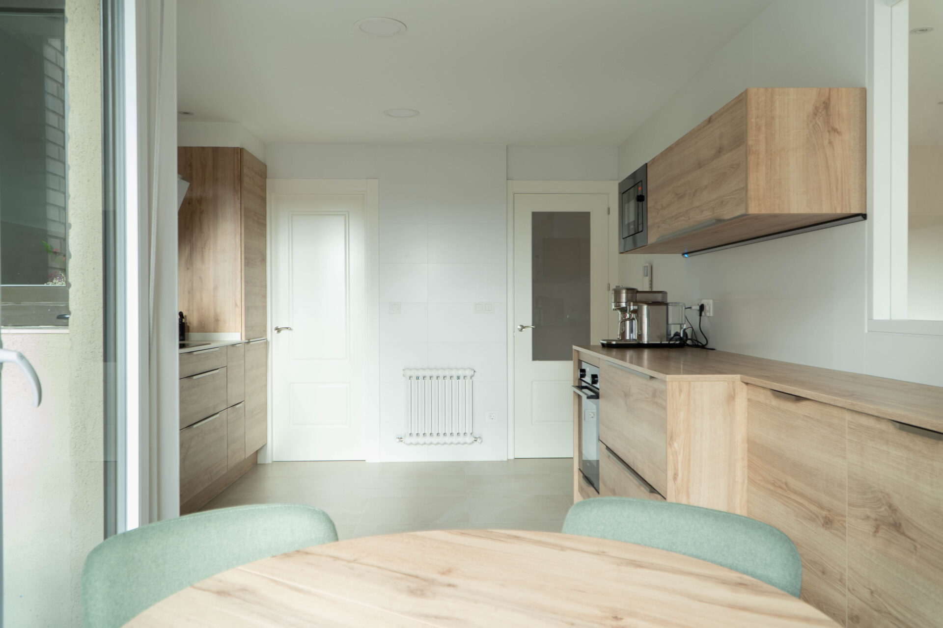 Reforma integral con divisiones de vidrio