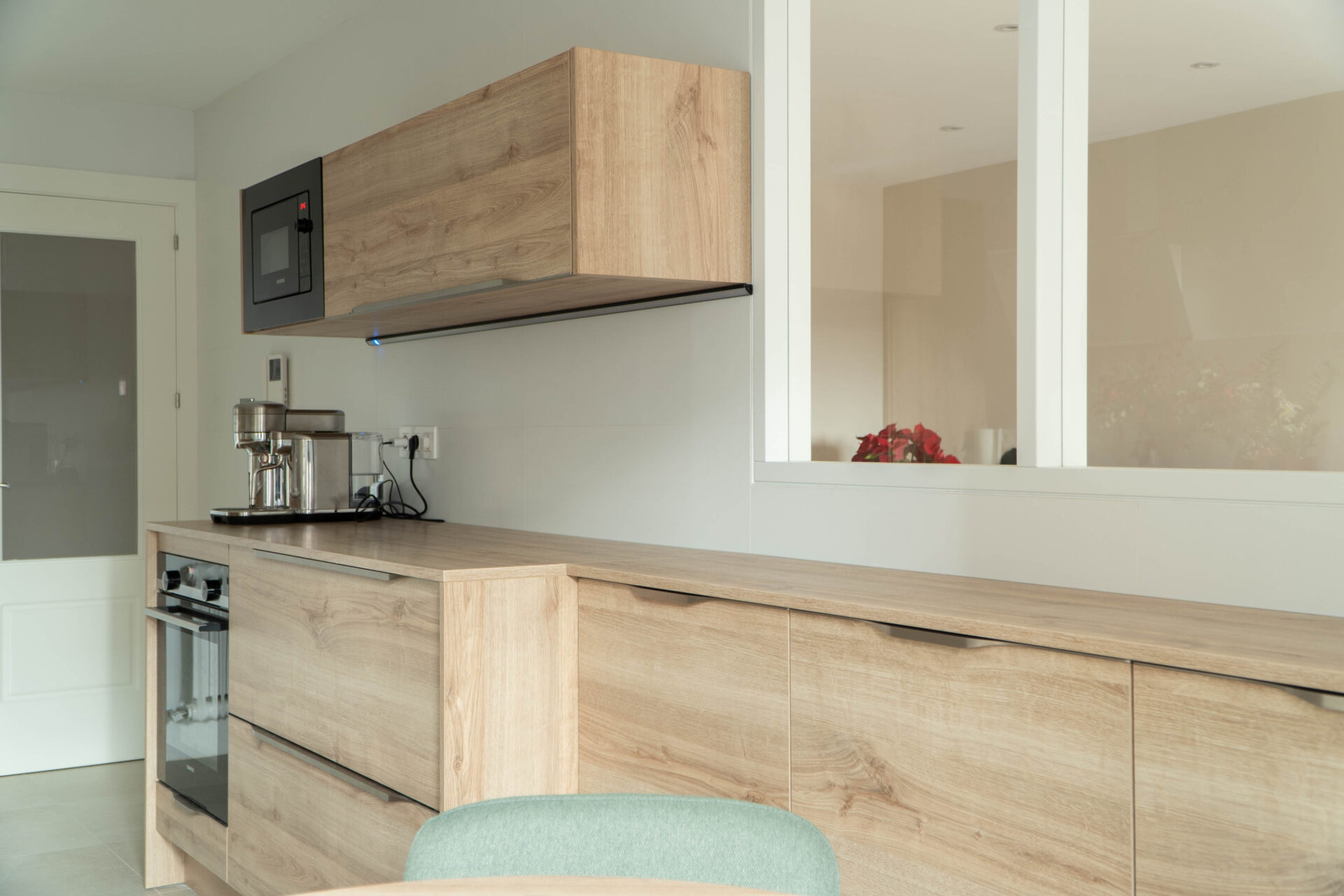 Reforma integral con divisiones de vidrio