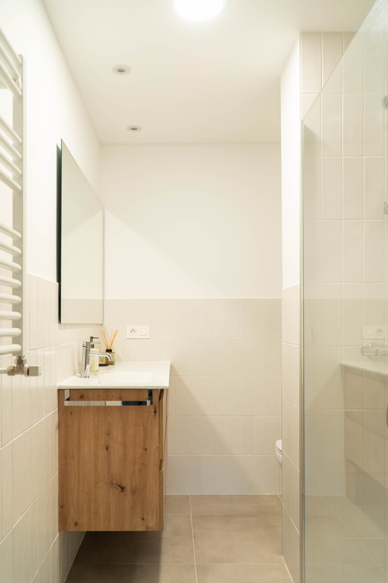 Reforma integral con divisiones de vidrio