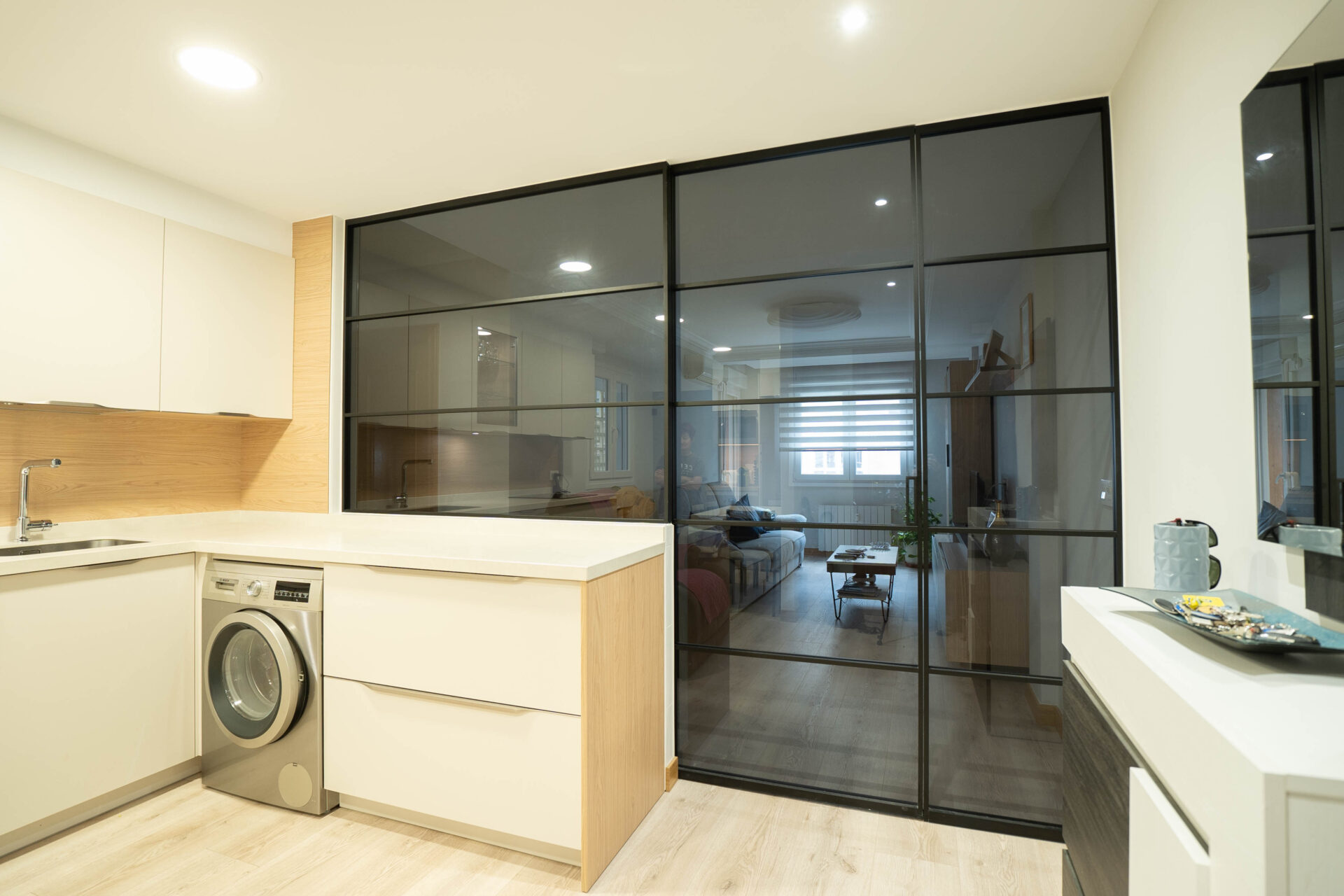 Separador de ambientes con cristal corredizo