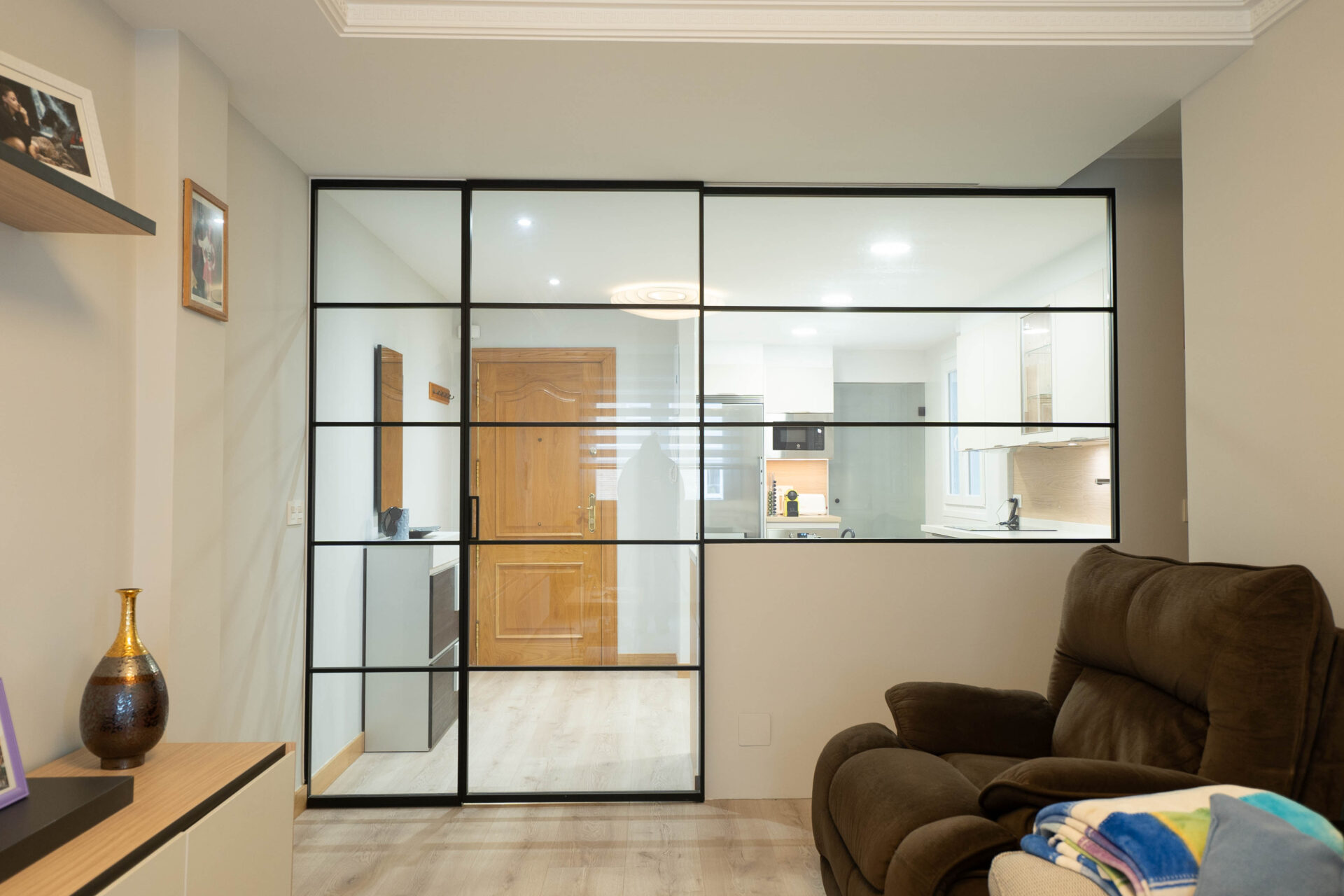 Separador de ambientes con cristal corredizo